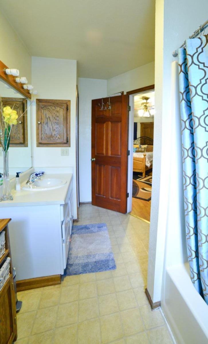 1729_Arborway Villa Colorado Springs Kamer foto